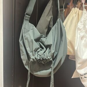 Uniqlo drawstringing bag